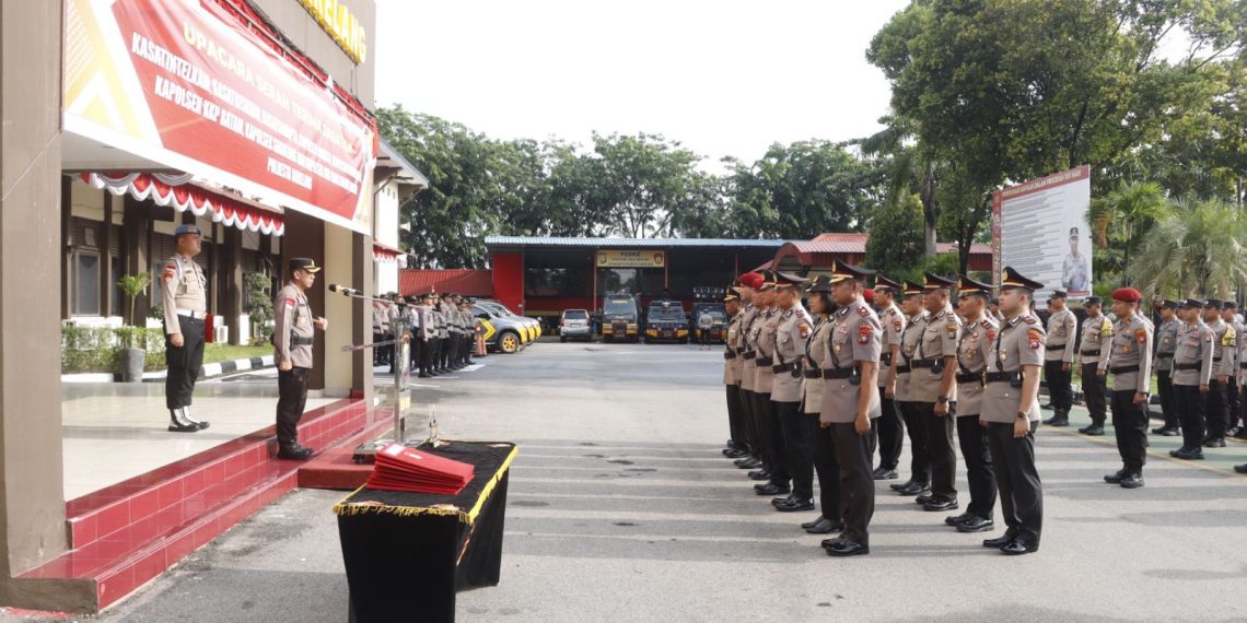 Kapolresta Barelang Pimpin Upacara Serah Terima Jabatan 8 Pejabat Polresta Barelang