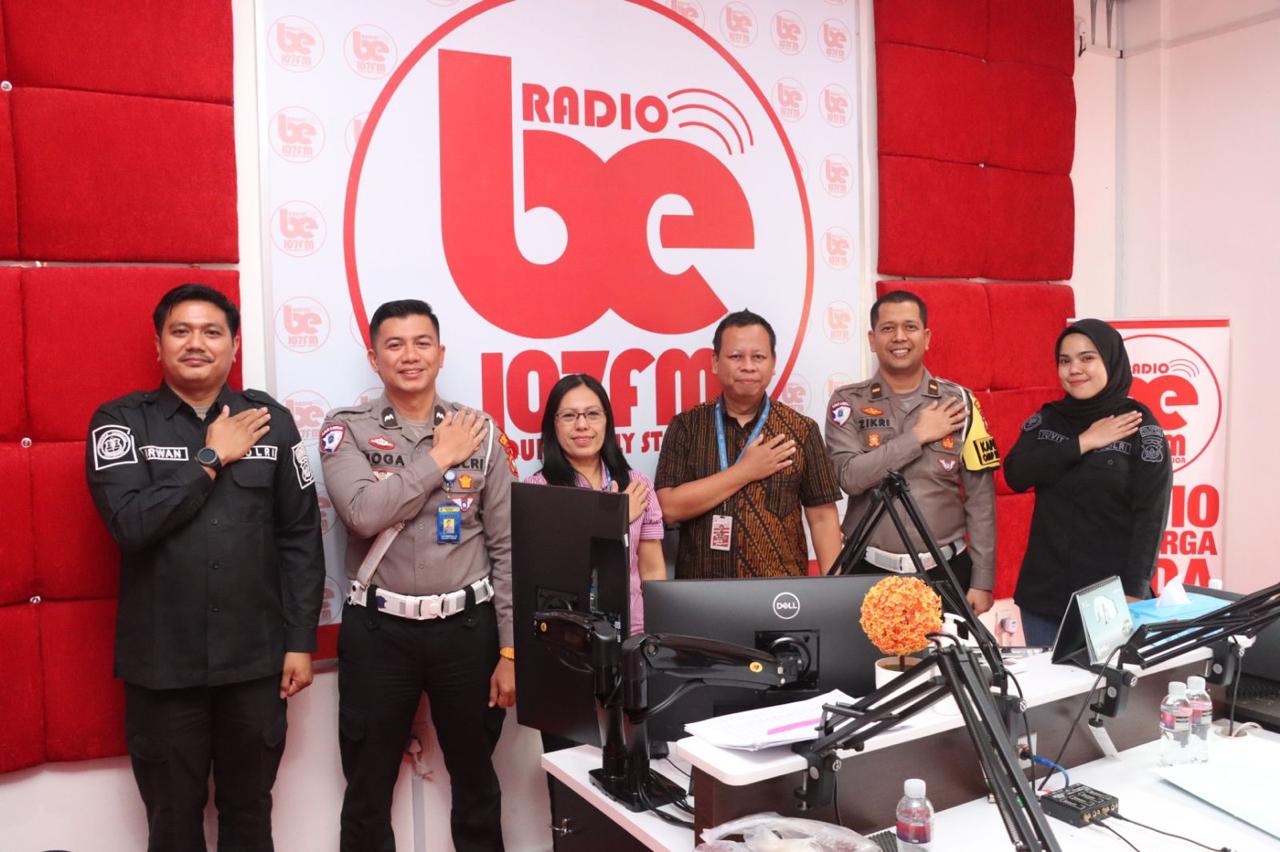 Ops Zebra Seligi 2024, Satlantas Bersama Sihumas Polresta Barelang Laksanakan Talk Show di Radio BE 107 FM