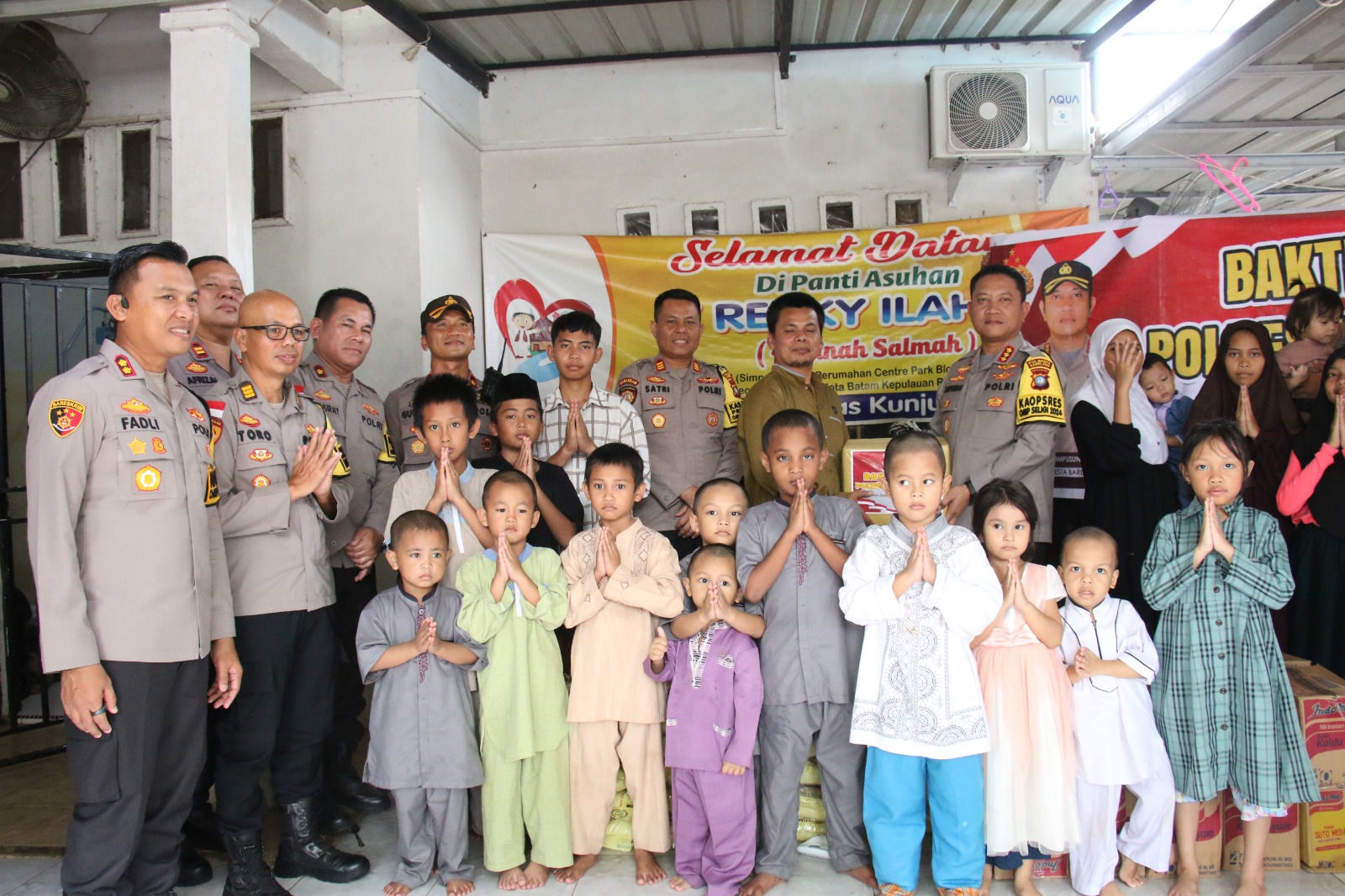 Polresta Barelang Gelar Bakti Sosial dalam Rangka Cooling System Jelang Pilkada 2024 di Kota Batam