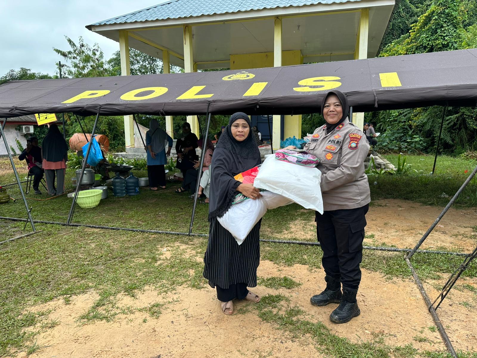 Polresta Barelang Gelar Bantuan Sosial Pasca Tanah Longsor di Tiban Koperasi