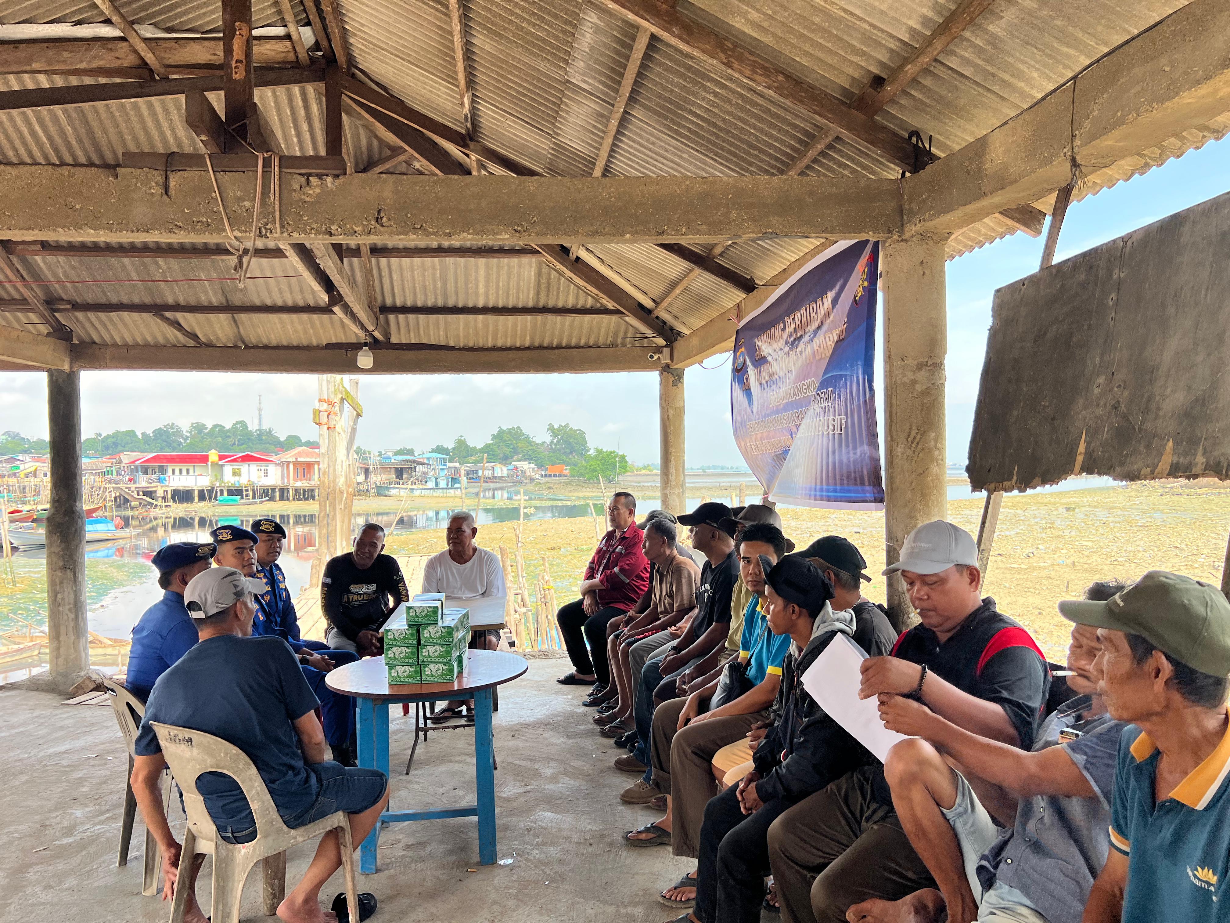 Sat Polairud Polresta Barelang Sambangi Masyarakat Pesisir Berikan Himbauan Antisipasi Cuaca Ekstrem