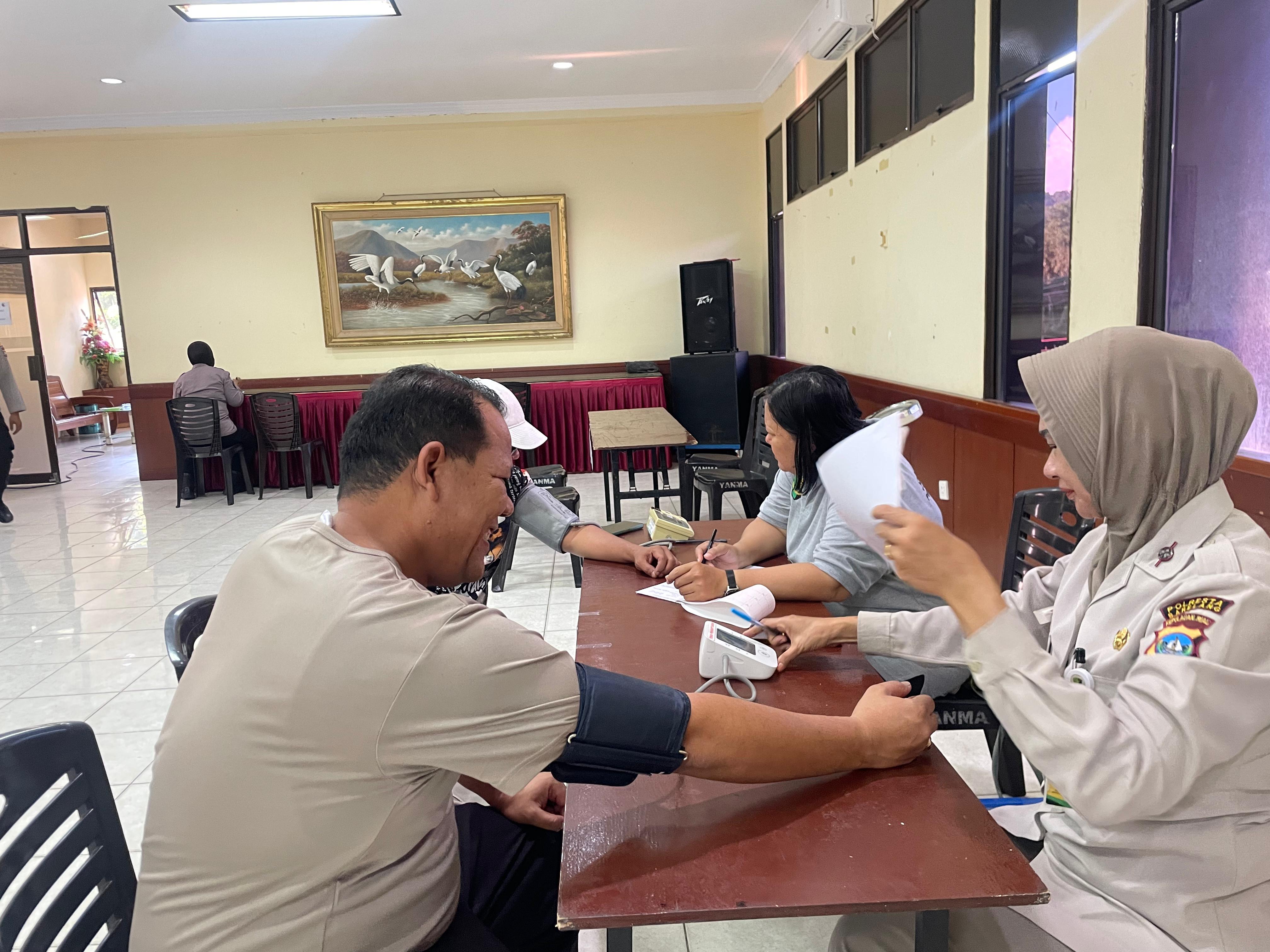 Sidokkes Polresta Barelang Gelar Pemeriksaan Kesehatan Komprehensif untuk Personel