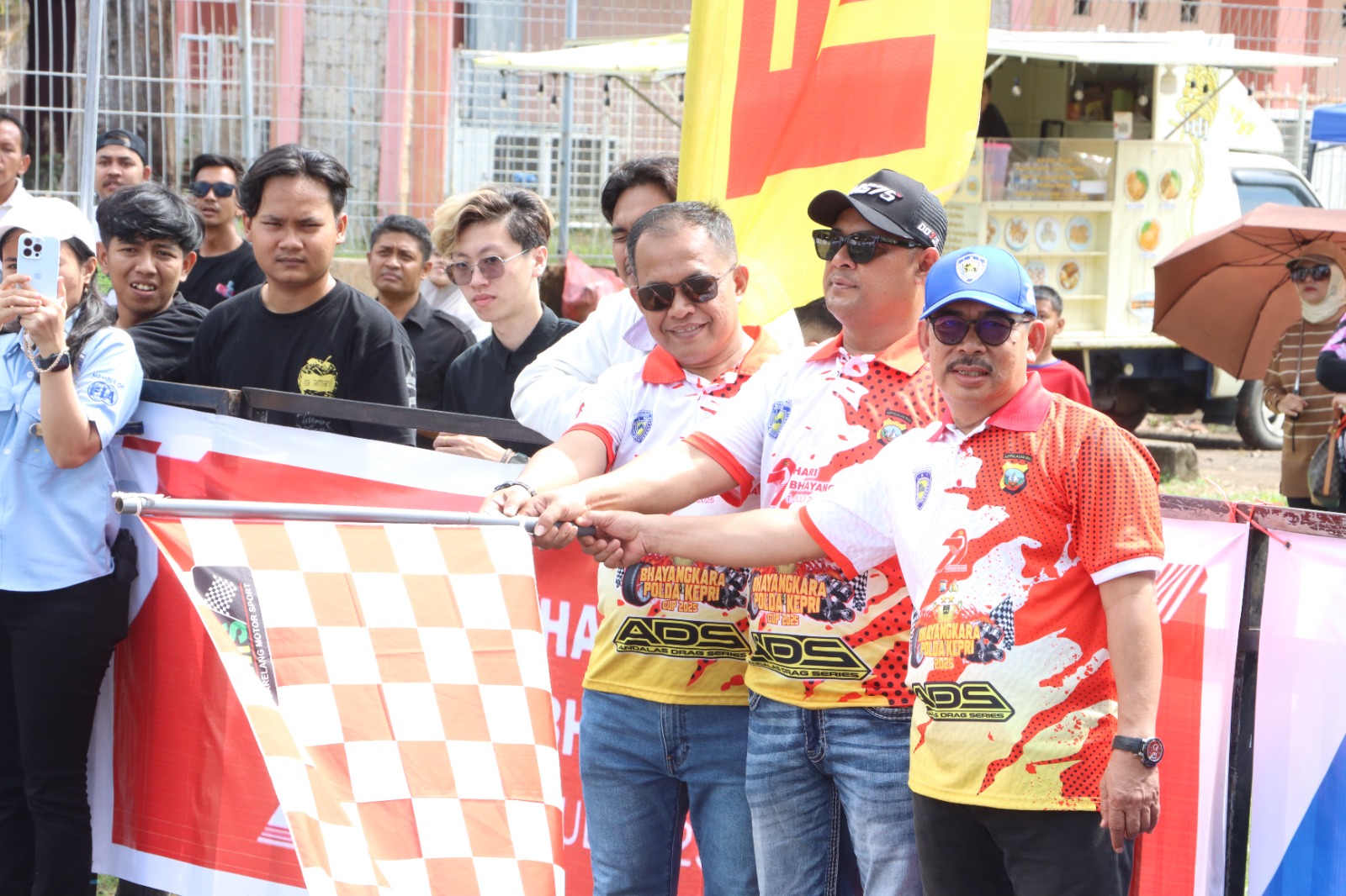 Sirkuit Abdul Jamal Bergemuruh! Pembukaan Road Race, Drag Race dan Drag Bike Meriahkan Hari Bhayangkara ke-79