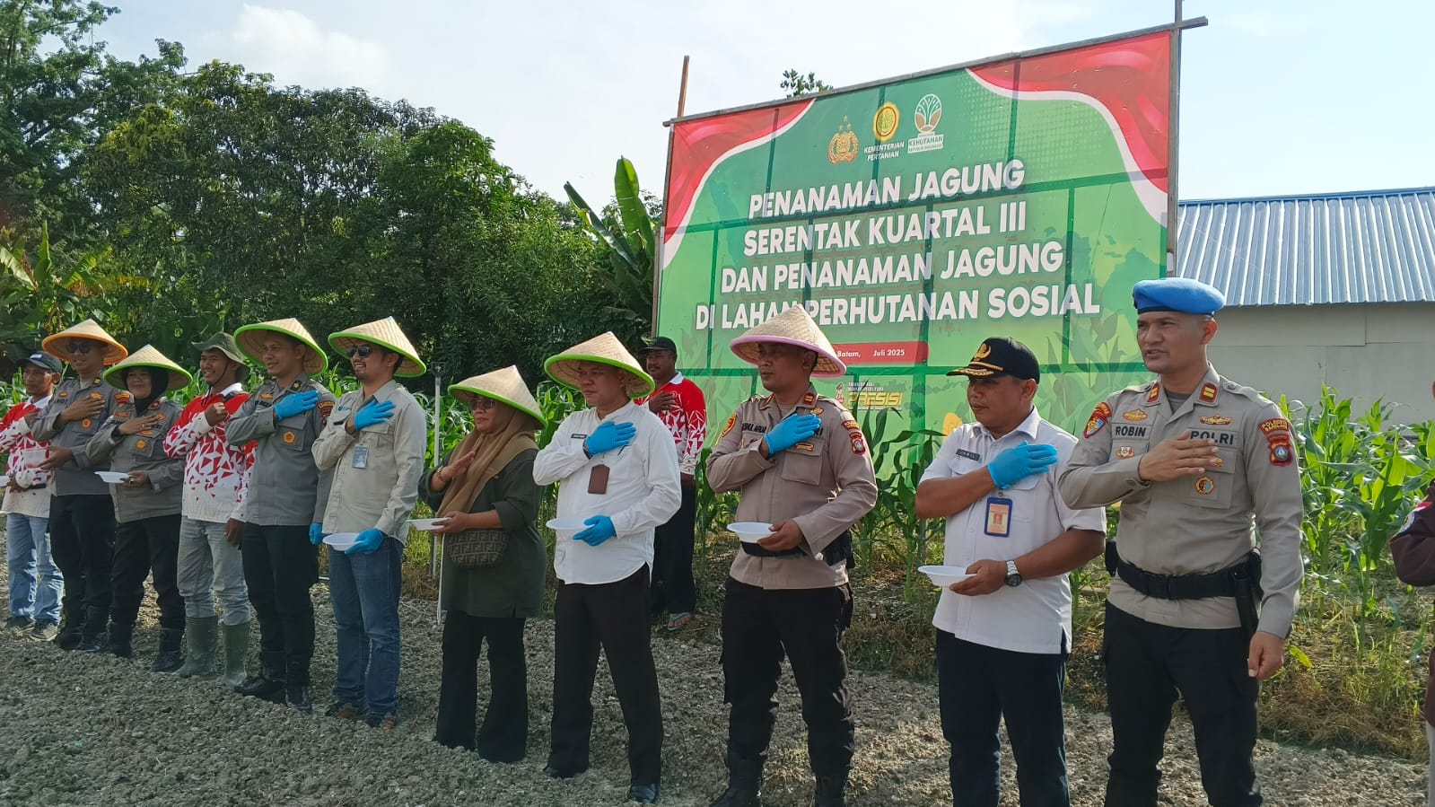 Sinergi Polri dan Masyarakat: Polresta Barelang Sukses Tanam Jagung di Lahan Ketahanan Pangan 2 Hektar