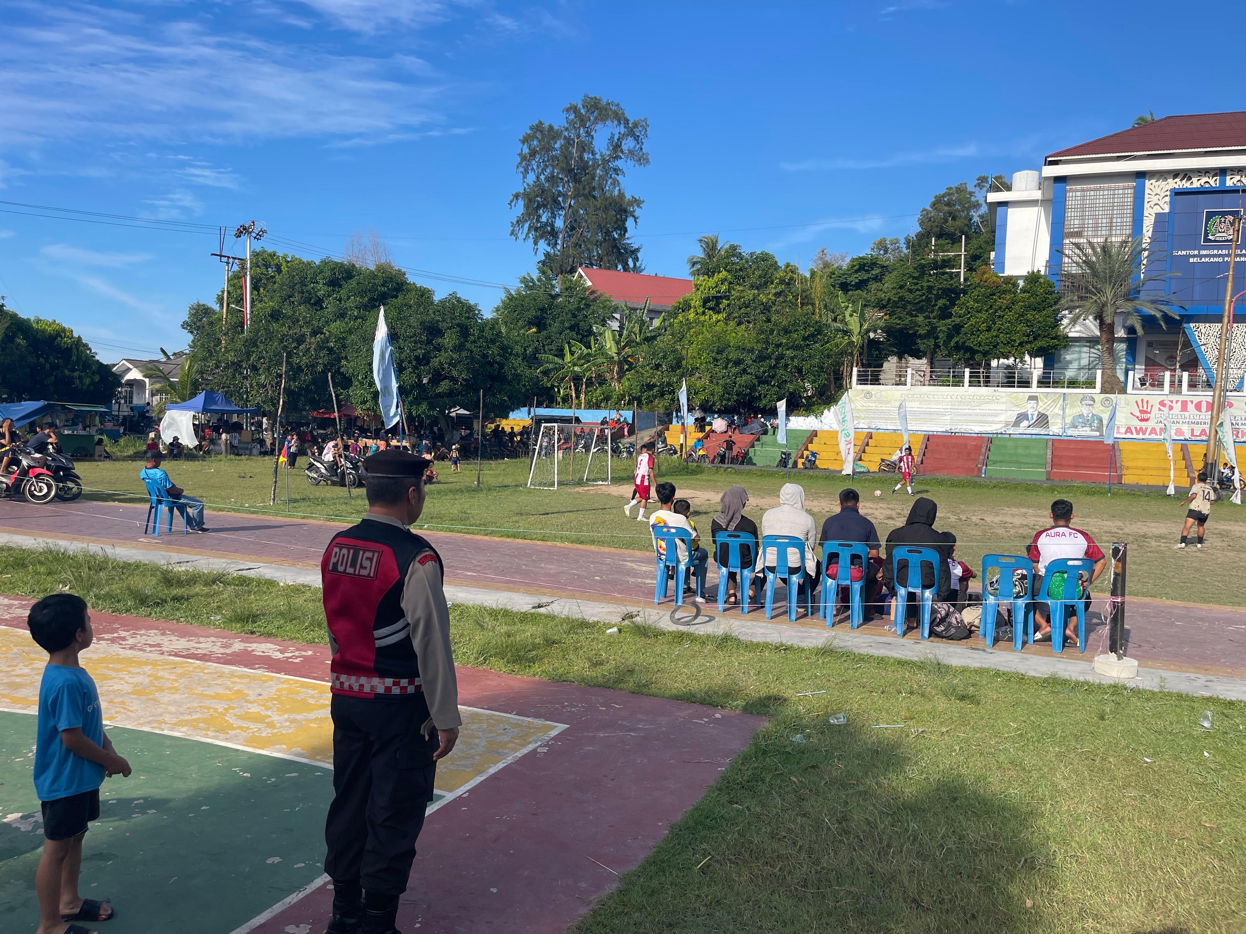 Polsek Belakang Padang Amankan Turnamen Sepak Bola Mini dalam Rangka HUT RI ke-80